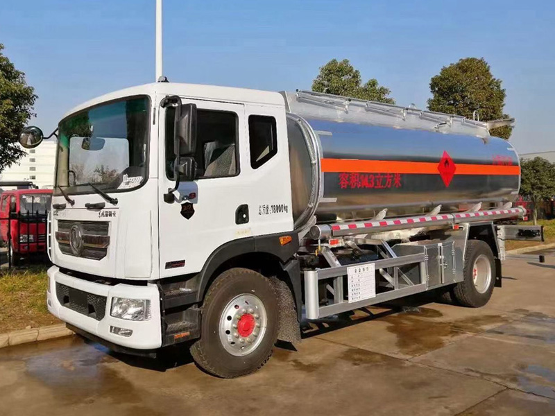 Trois situations où un bruit anormal provient des roues avant d’un camion-citerne en circulation — à connaître impérativement